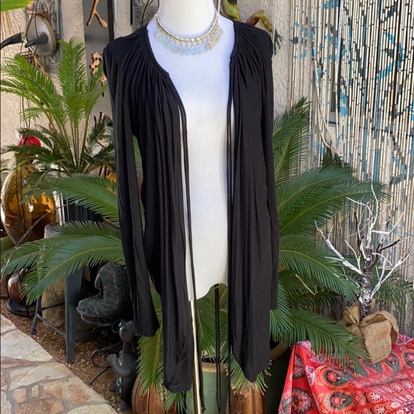 🖤⭐️Black Top⭐️🖤 - Picture 1 of 3